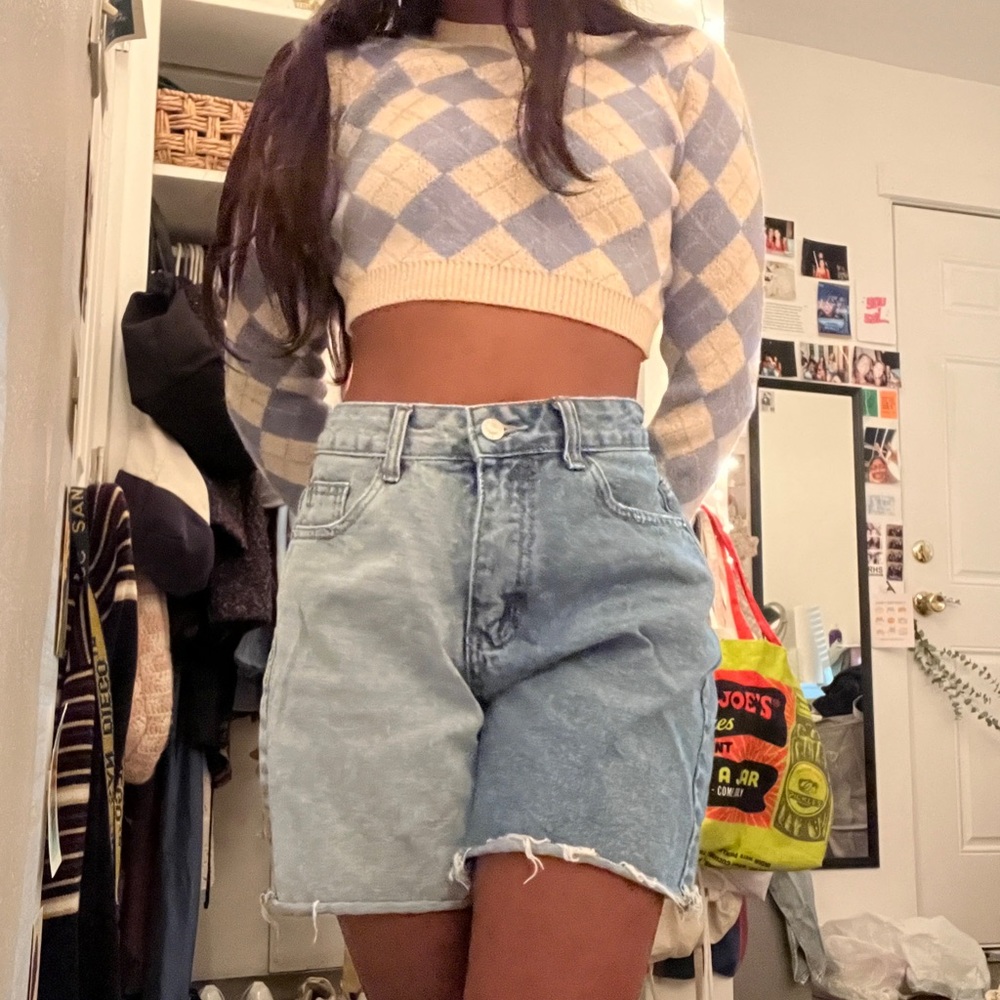 Cozy argyle cropped sweater!!